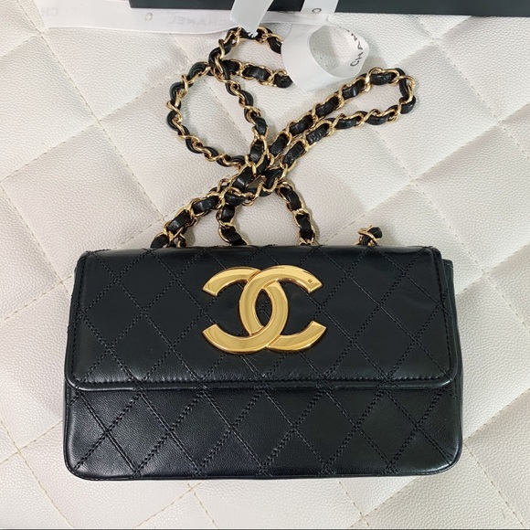 CHANEL Handbags - RARE Chanel Vintage CC Shoulder Bag